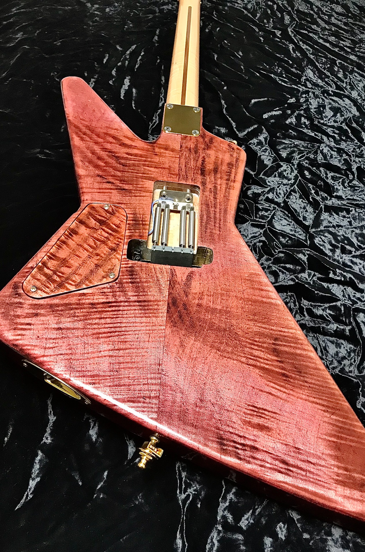 All flame maple Explorer guitar :: jd-guitarworks.org